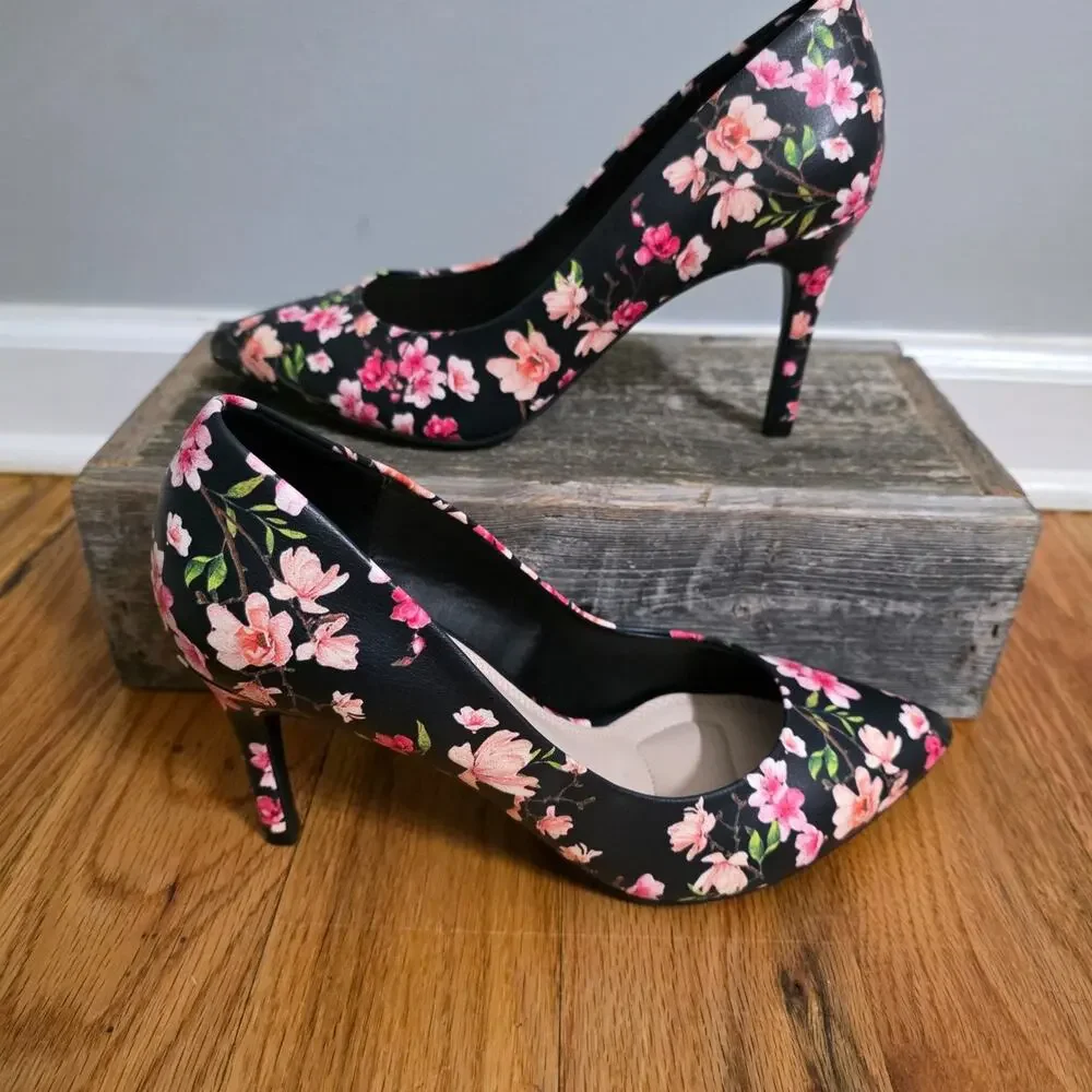 Kelly & Katie Astivia Floral Pointed Toe Heels Size 8
